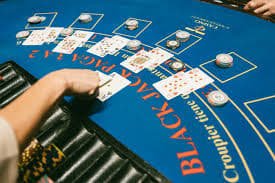 Layar login aplikasi gwk togel dengan bidang email dan password